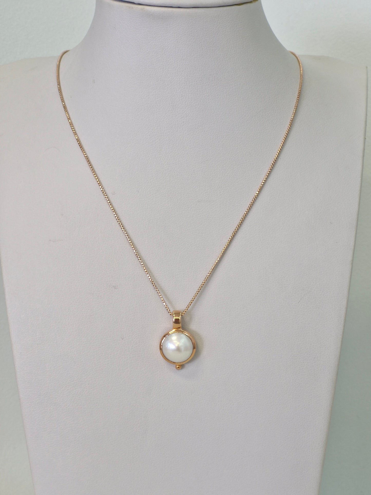 Rose Pearl Necklace