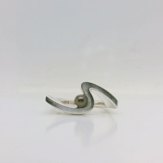 Wave Black Pearl Ring