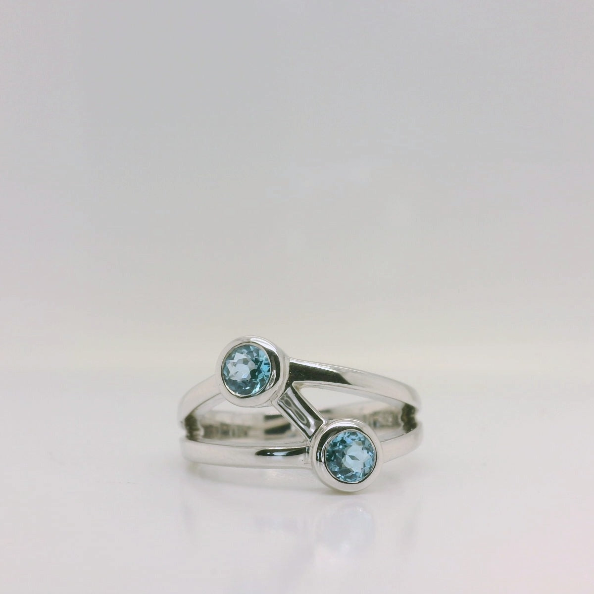 Cut-out Zig Zag Topaz Ring