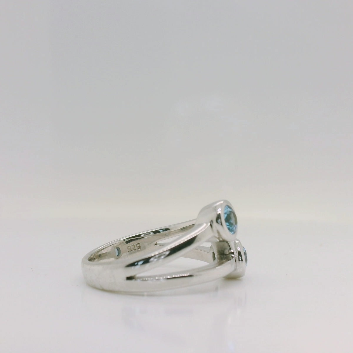 Cut-out Zig Zag Topaz Ring