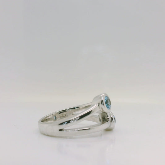 Cut-out Zig Zag Topaz Ring