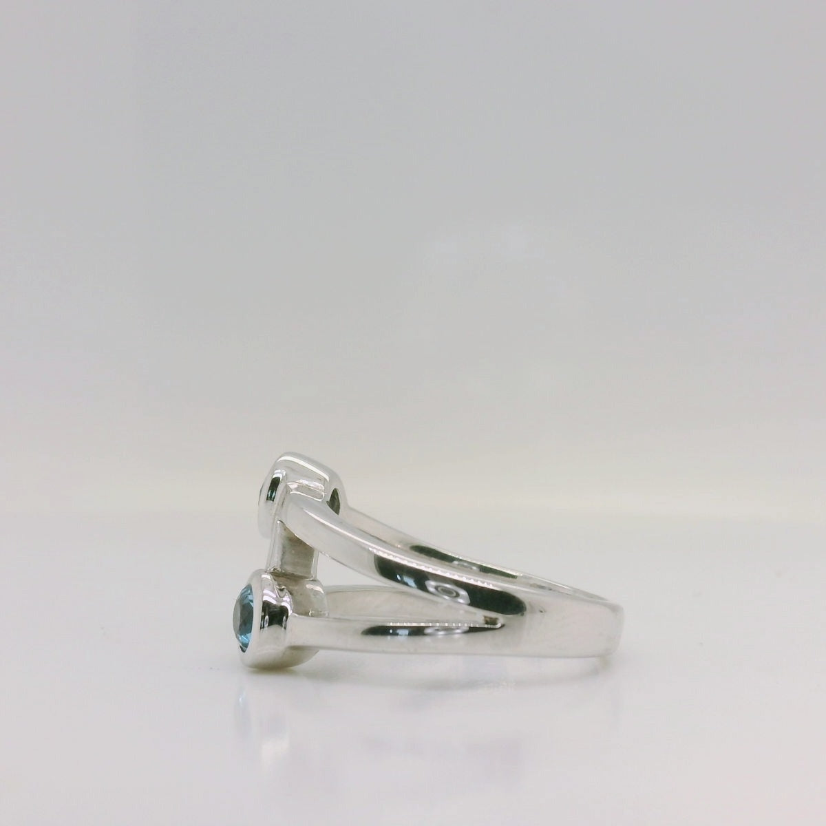 Cut-out Zig Zag Topaz Ring