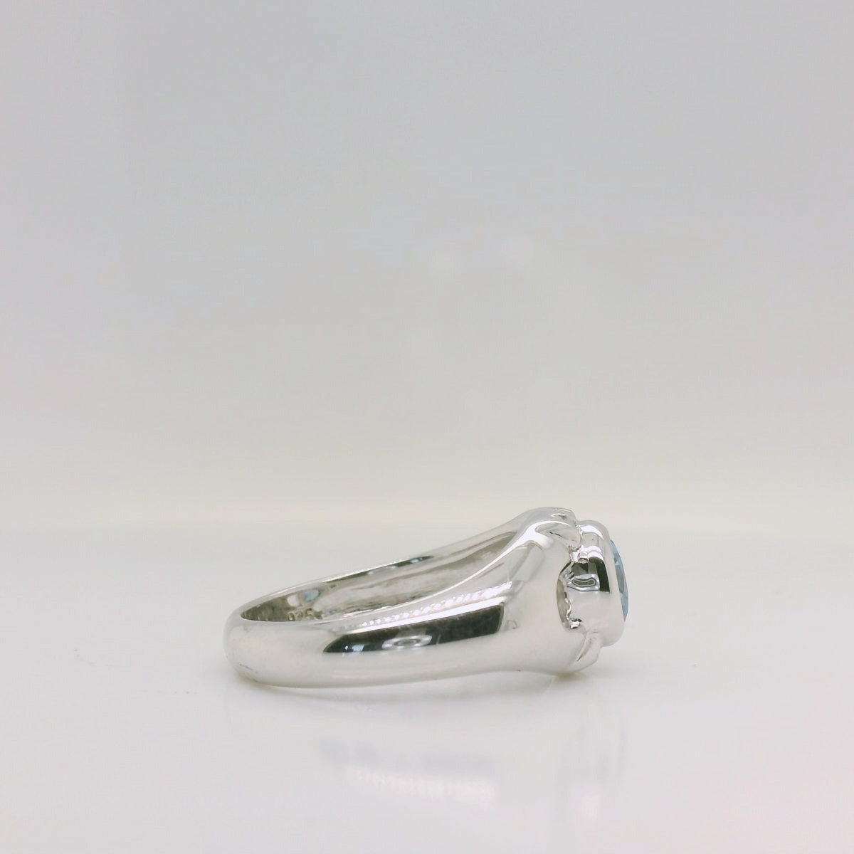 Cut-out Detailed Topaz Ring
