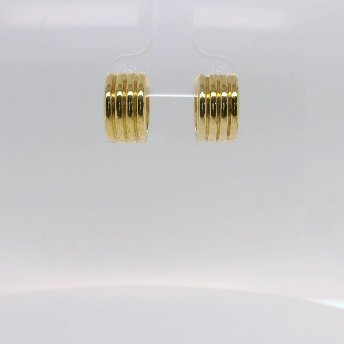 Ribbed Huggie Earring