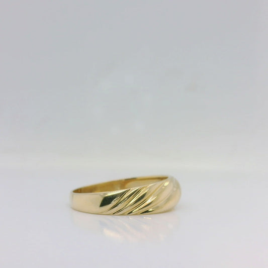 Twisted Tapered Ring