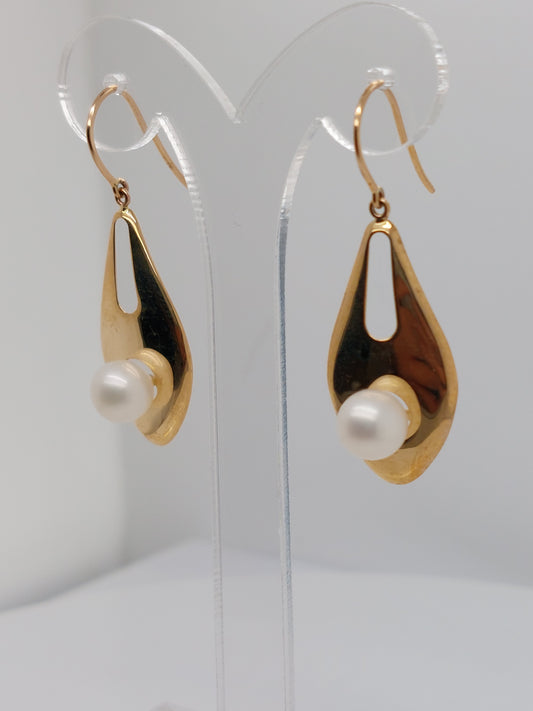 Gold Pearl Drop Earring